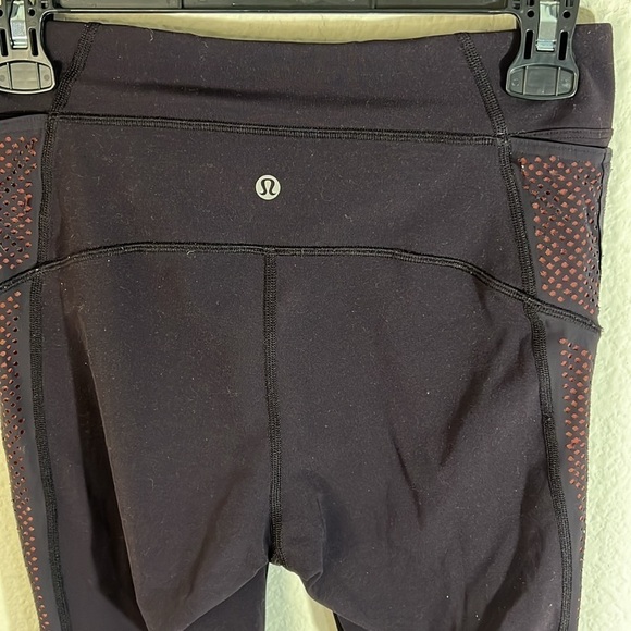 Lululemon women’s Sz 6 Get Your Peek On Tight Athletic Legging Laser Cut - Picture 8 of 11